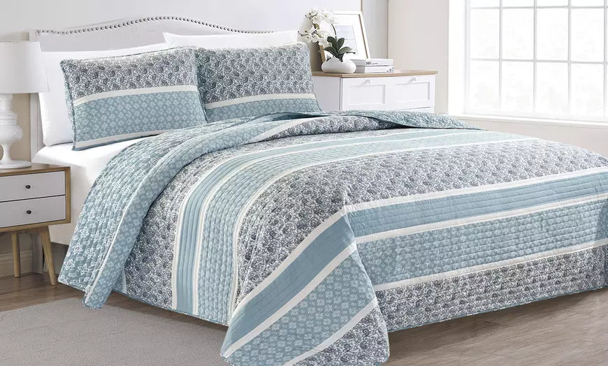Paisley Floral Reversible Quilt Set Bedspread (2- or 3-Piece)