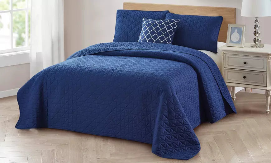 Bibb Home Solid Reversible Quilt Sets with Dec Pillows (4-Piece)